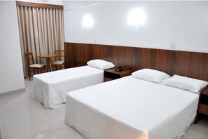 Minibar, bureau, rideaux occultants, chambres insonorisées