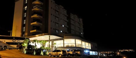 Façade de lâhĂ©bergement - soirĂ©e/nuit