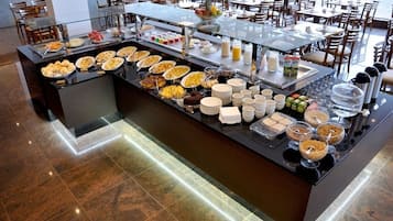 2 restaurants servant le petit déjeuner