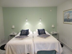 Double Room | Free WiFi, bed sheets
