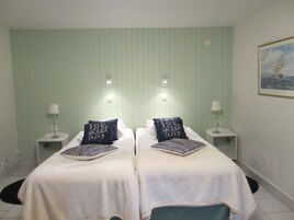 Double Room | Free WiFi, bed sheets