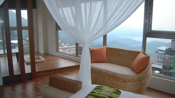  VIP Sea View Double Suite  | Premium bedding, blackout curtains, soundproofing, rollaway beds