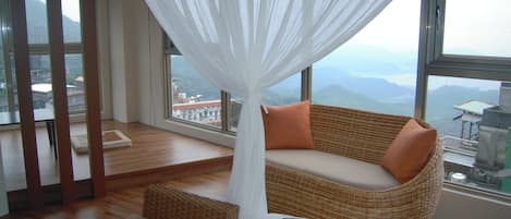  VIP Sea View Double Suite  | Premium bedding, blackout drapes, soundproofing, rollaway beds