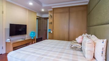 Blackout curtains, free WiFi, bed sheets