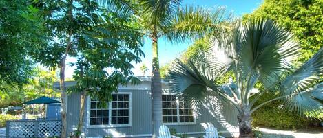 Vista frontal de la propiedad