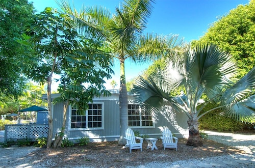 Seahorse Cottages on Sanibel - Adults Only