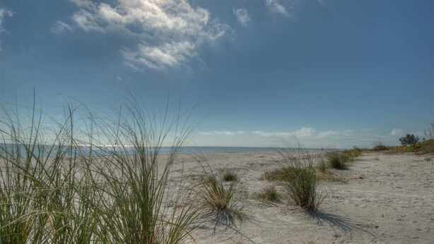 Beach nearby, white sand, sun-loungers, beach umbrellas
