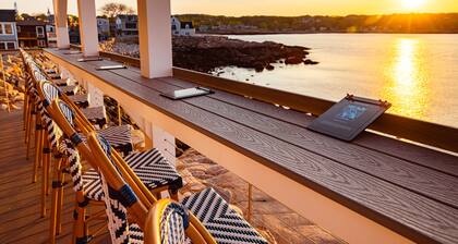 Bearskin Neck Motor Lodge