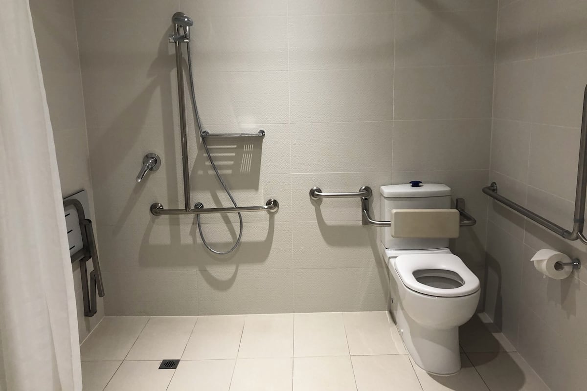 Departamento, acceso para personas con movilidad reducida, balcón | Baño | Regadera, amenidades de baño gratuitas, secadora de cabello, jabón
