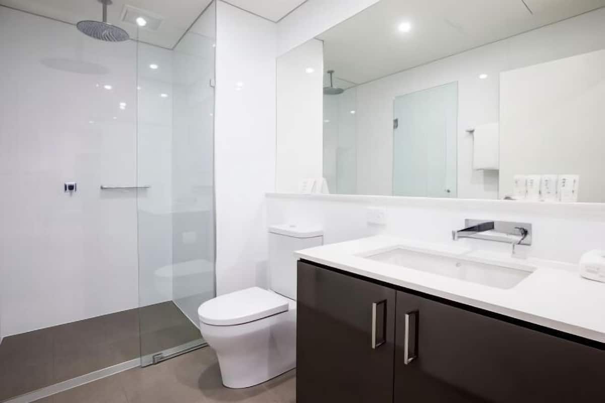 Baño | Regadera, amenidades de baño gratuitas, secadora de cabello, toallas