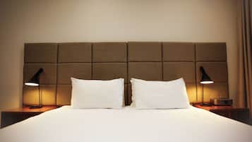 Estudio ejecutivo, balcón | Caja de seguridad en la habitación y escritorio