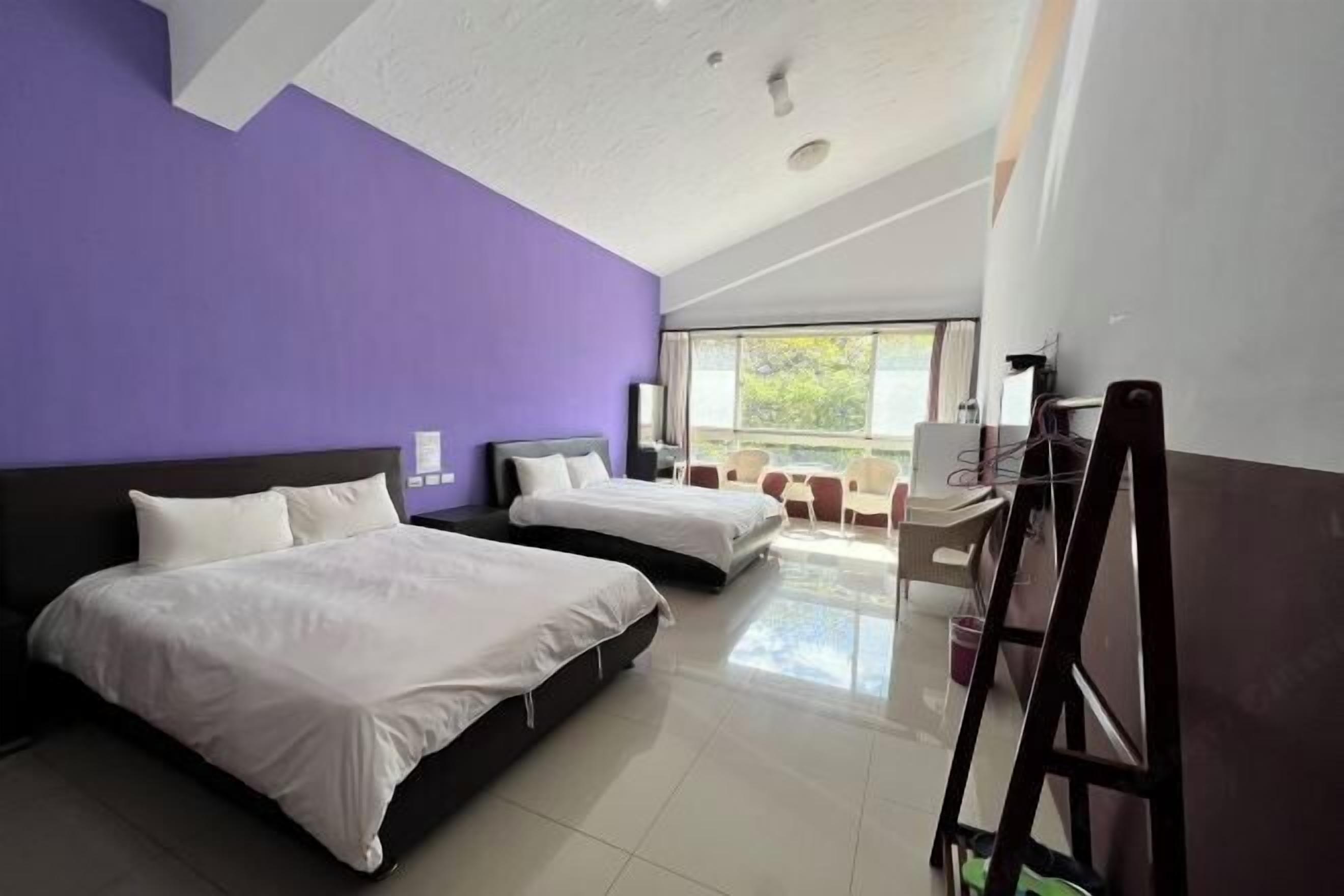 مكتب وستائر تعتيم وواي فاي مجانًا