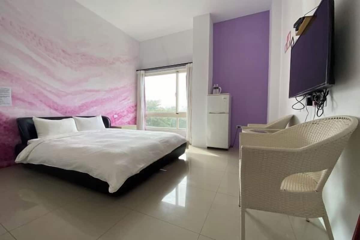 Escritorio, cortinas blackout y wifi gratis