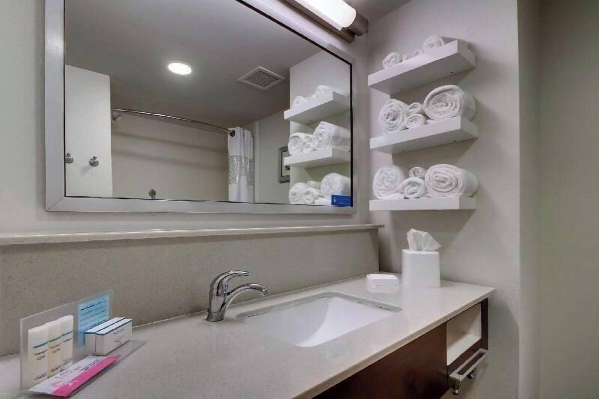 Salle de bain | Douche, serviettes fournies