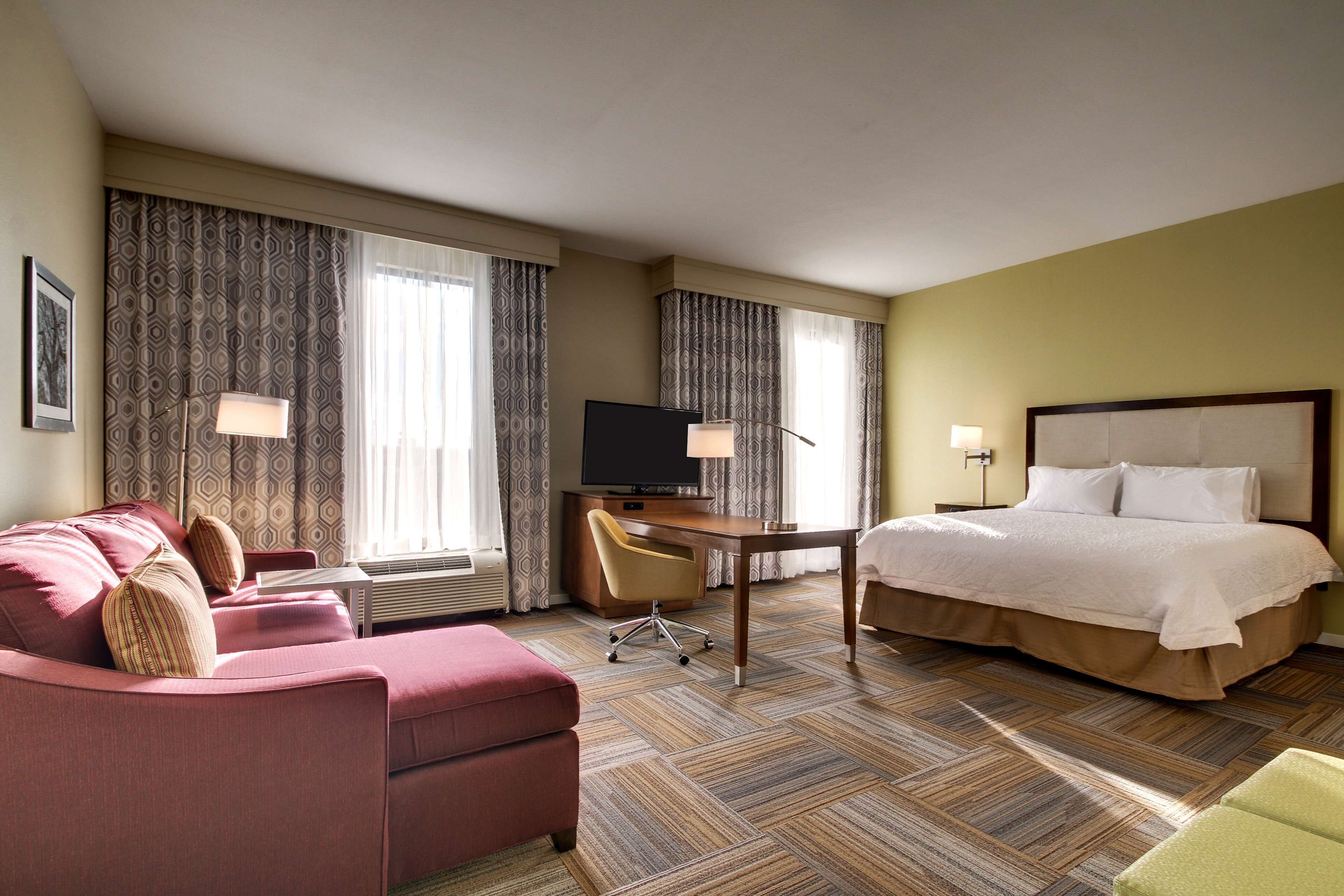 studio suite, 1 king bed, non smoking, refrigerator & microwave | in-room safe, free cots/infant beds, free wifi, bed sheets