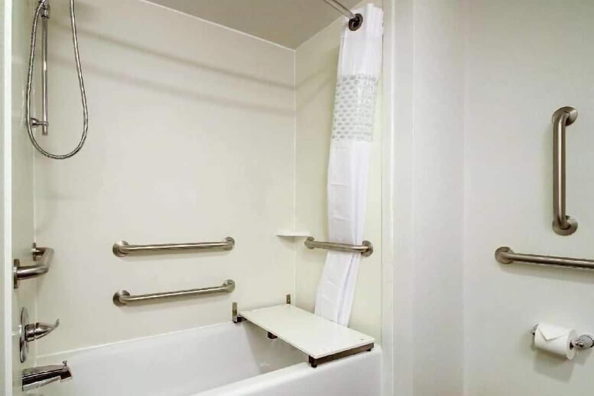 Bathroom | Shower, towels