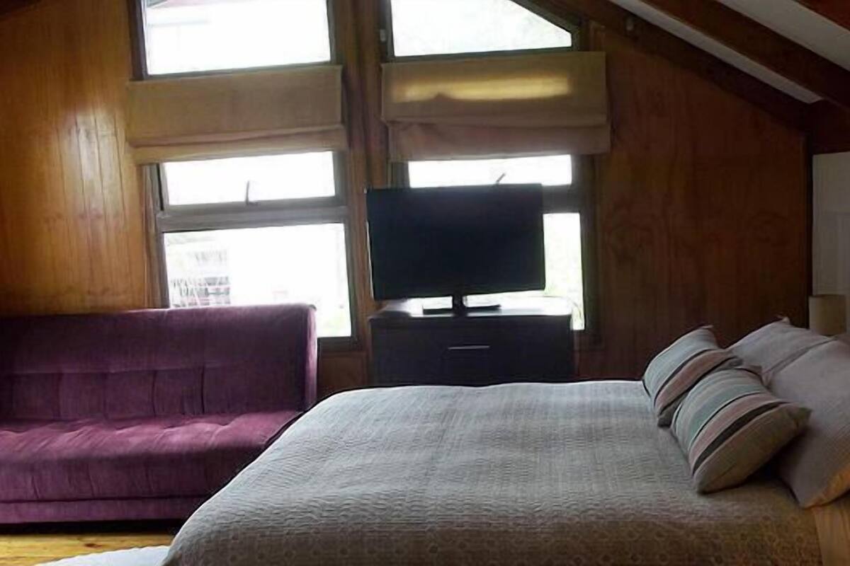 Familien-Vierbettzimmer, 1 Schlafzimmer, eigenes Bad, Blick auf den Innenhof | Bügeleisen/Bügelbrett, kostenloses WLAN