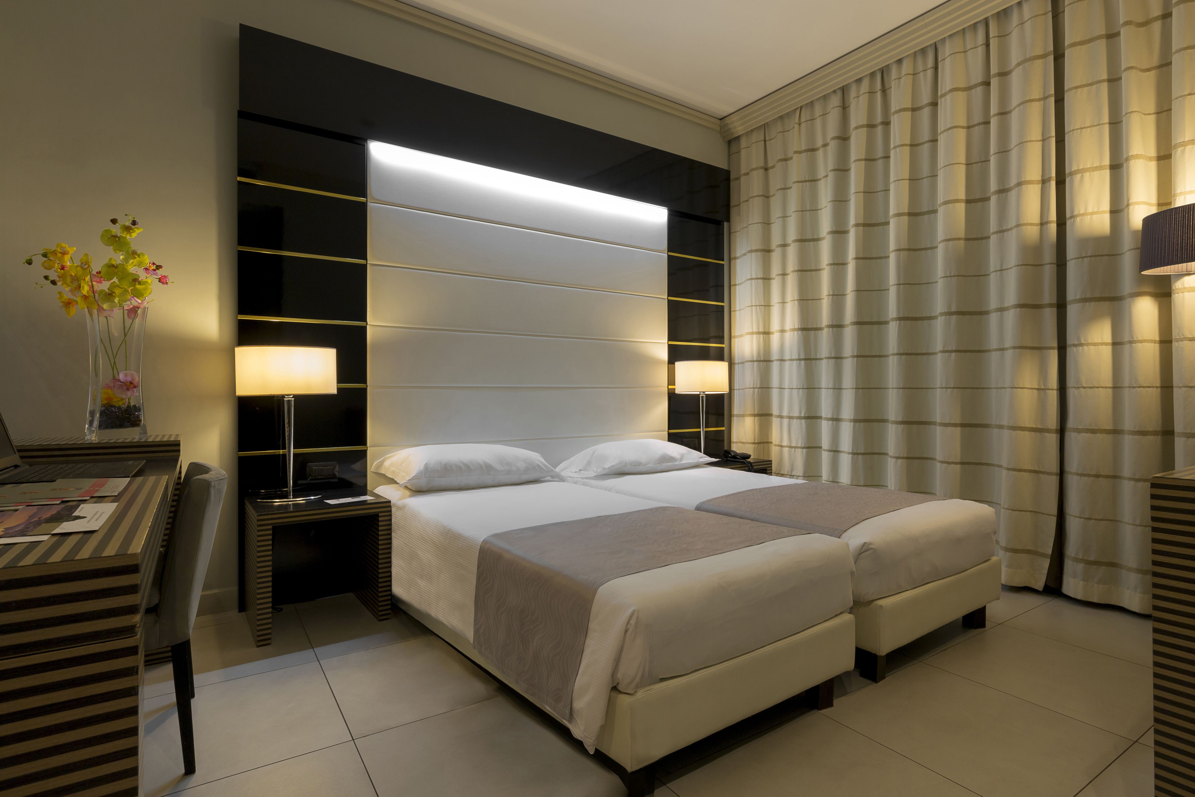 1 bedroom, premium bedding, down duvets, minibar