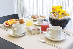 Free daily buffet breakfast - Palazzo Salgar (Naples)