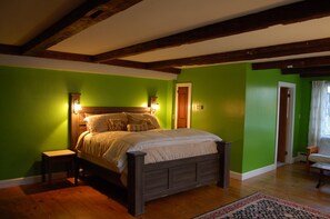 Huone | Yksilöllisesti sisustettu, yksilöllisesti kalustettu