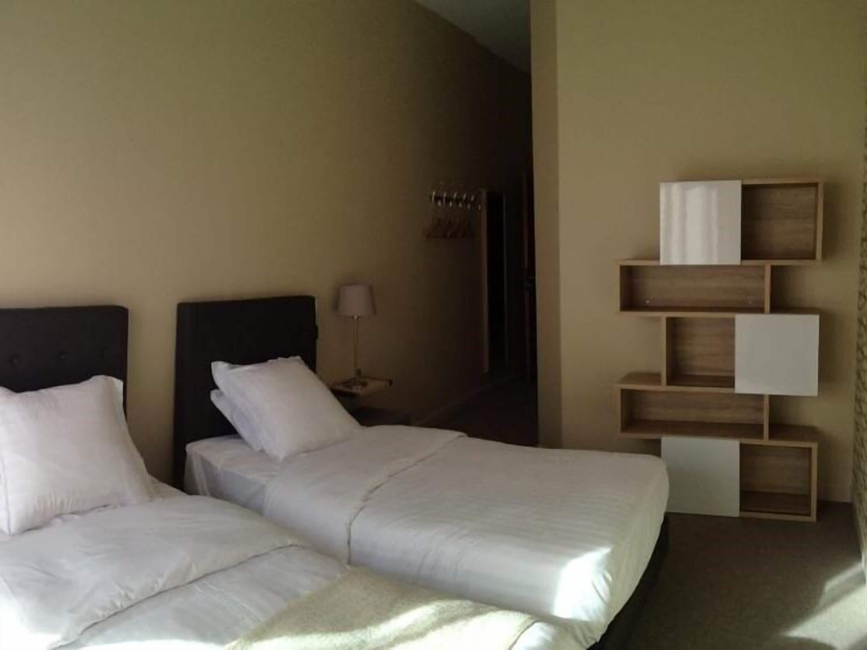 twin room, 2 single beds, ensuite (chambre) | wifi