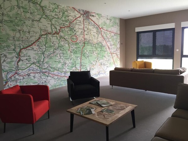 Lounge - Dans Les Vignes (Chamery)