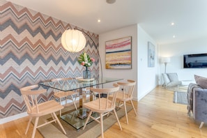 Apartment, eigenes Bad (Two-Bedroom Argyle St 7/1) | Restaurant