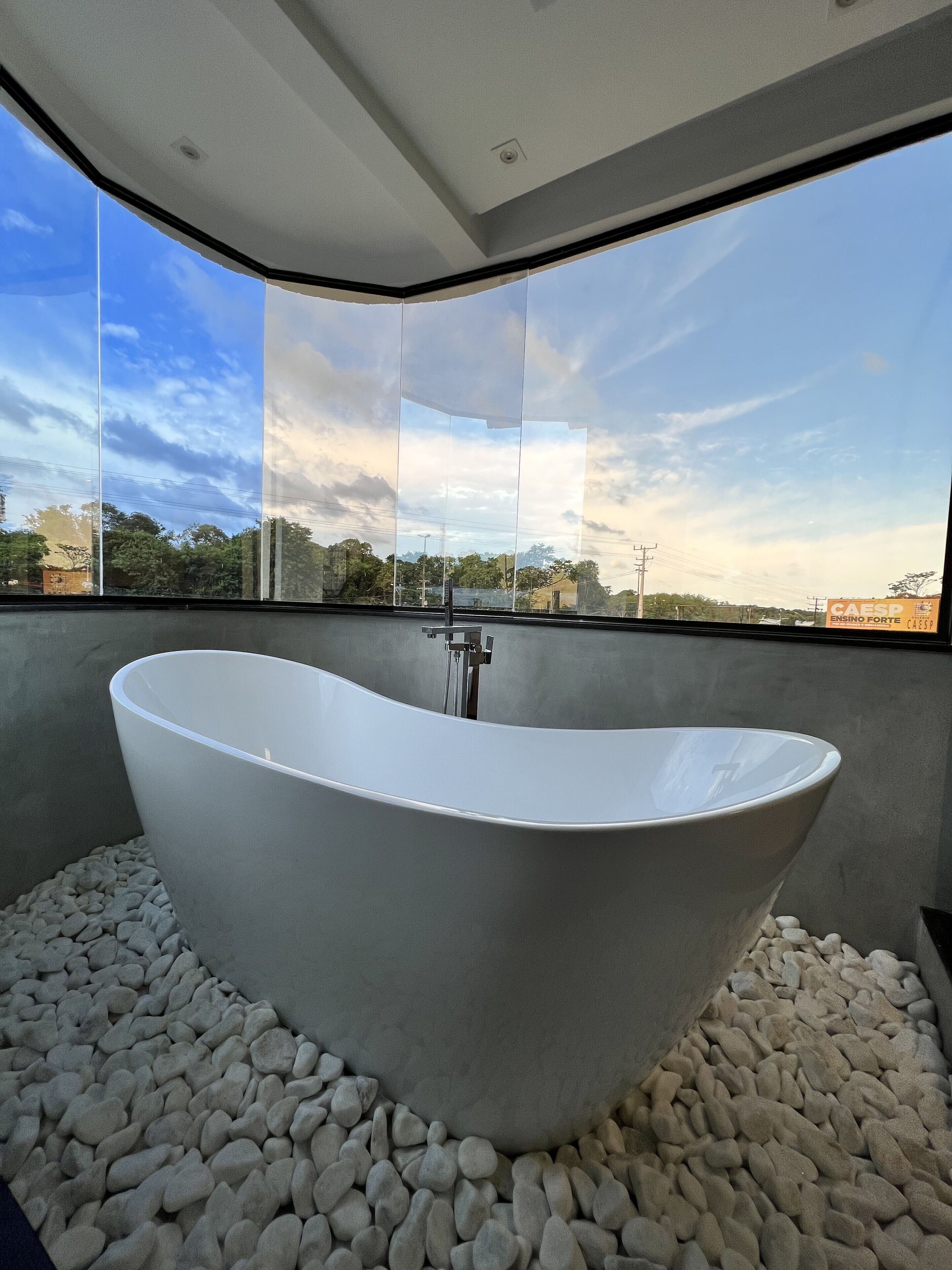 suite casal premium | bathroom | shower, hair dryer, towels