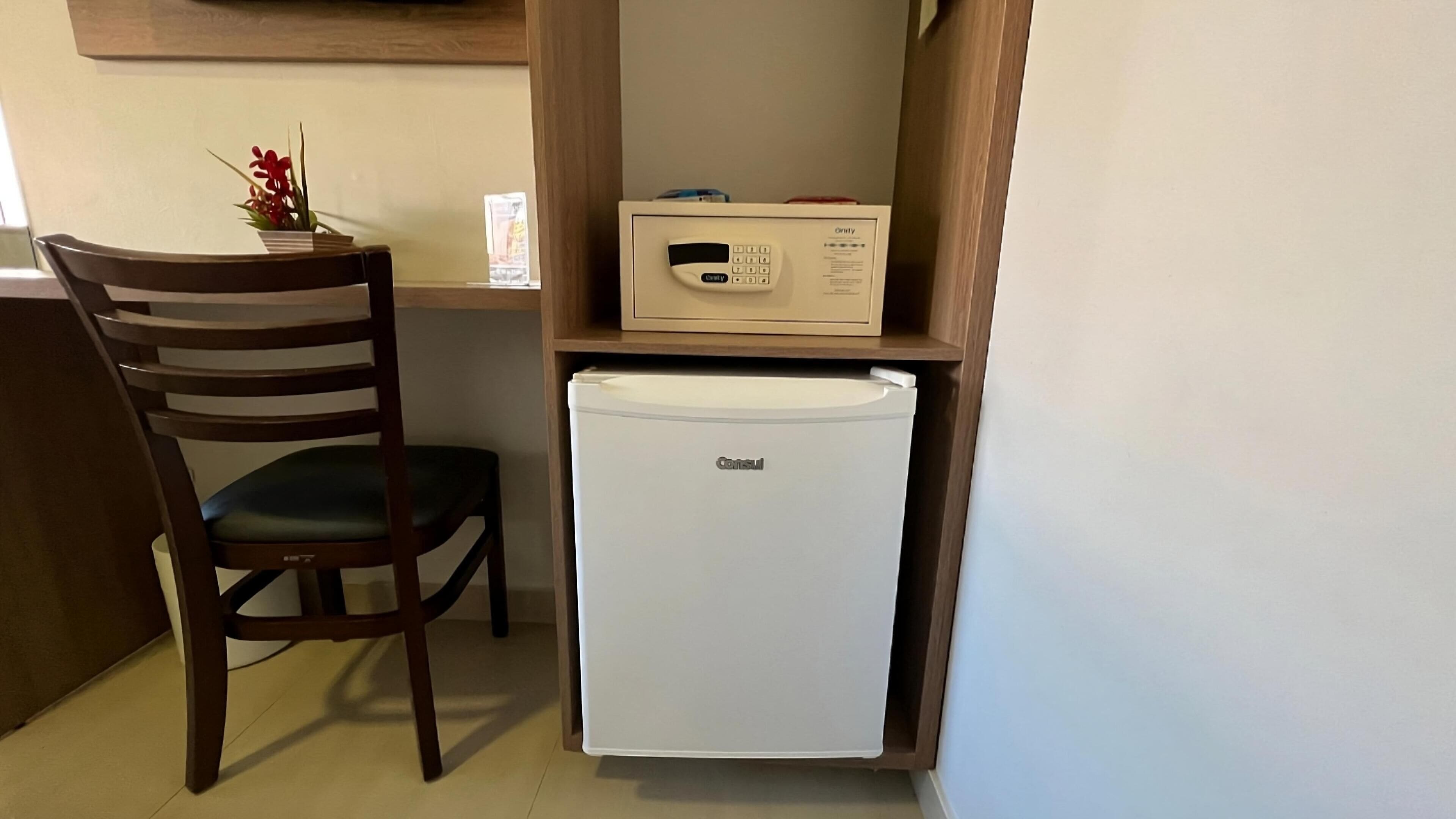 in-room safe, free wifi, bed sheets