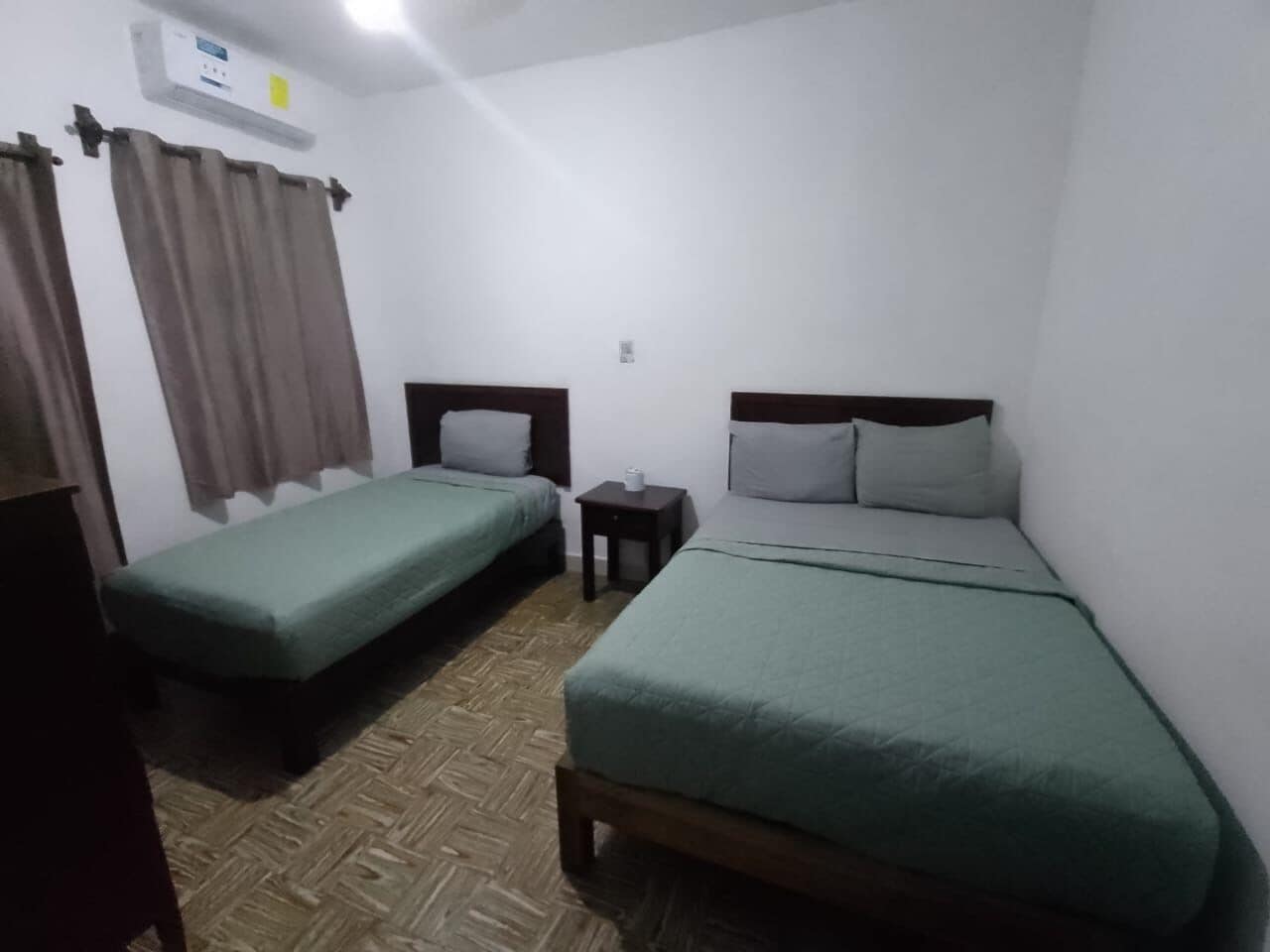 Ropa de cama de alta calidad, cubrecamas, wifi gratis y ropa de cama 