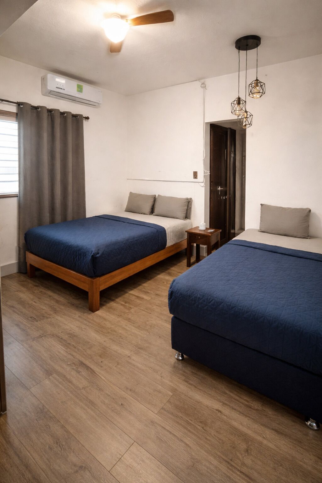 Ropa de cama de alta calidad, cubrecamas, wifi gratis y ropa de cama 