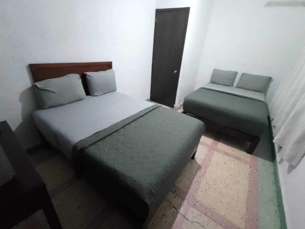 Ropa de cama de alta calidad, cubrecamas, wifi gratis y ropa de cama 