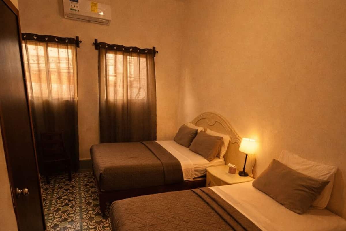 Ropa de cama de alta calidad, cubrecamas, wifi gratis y ropa de cama