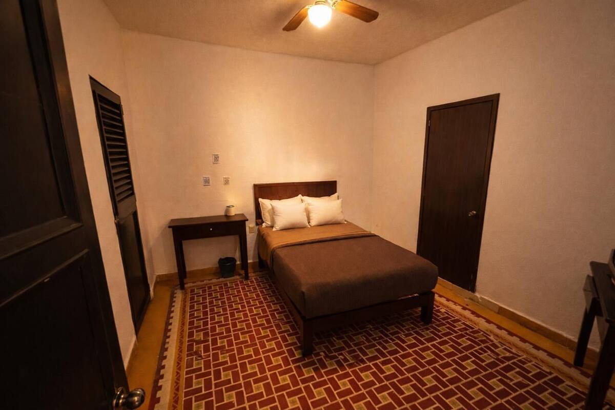 Premium bedding, down comforters, WiFi (free), bed sheets