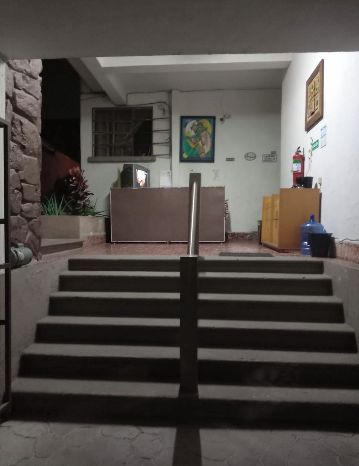 50-英寸电视（配备有线频道）