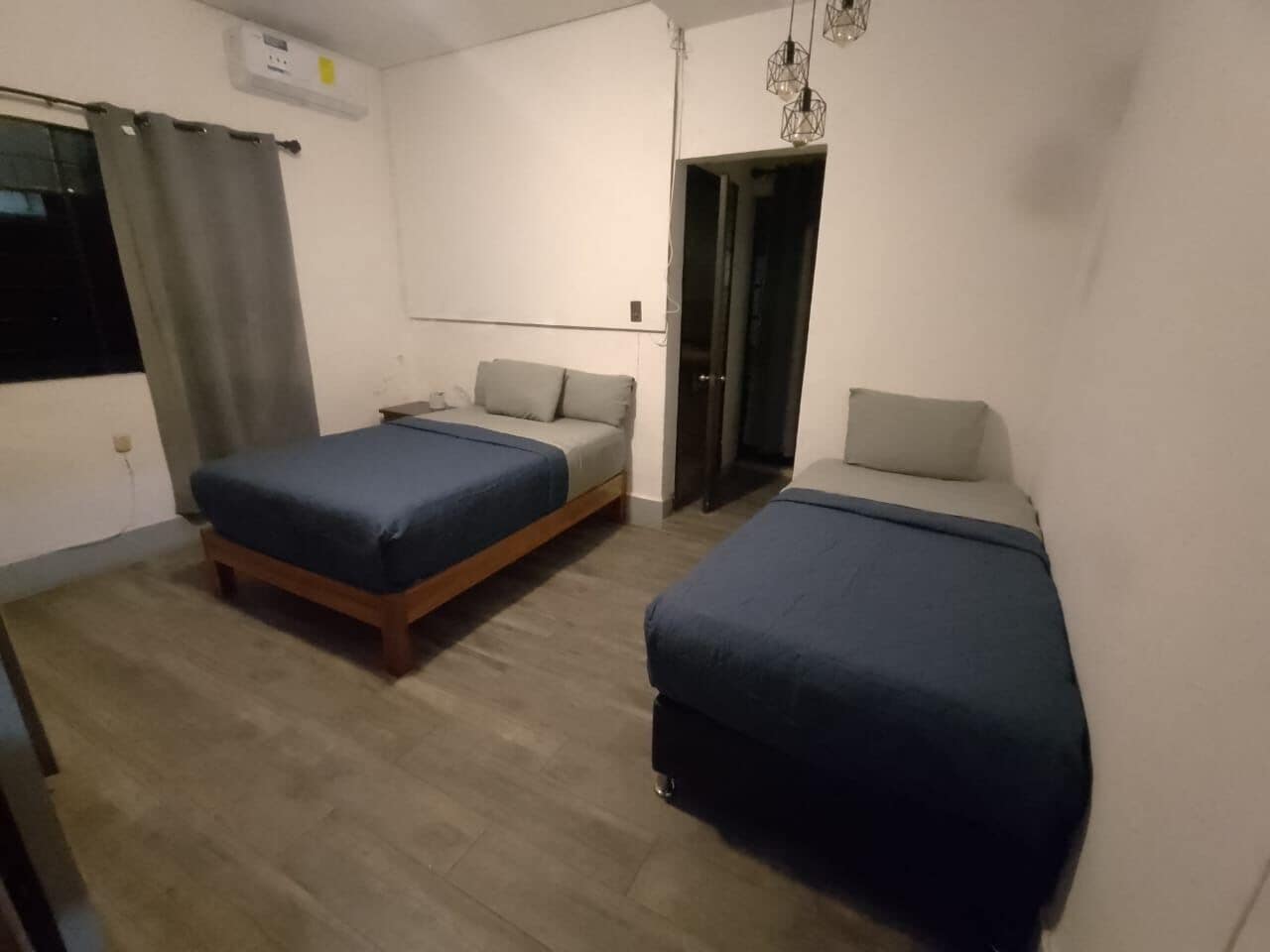 Ropa de cama de alta calidad, cubrecamas, wifi gratis y ropa de cama 