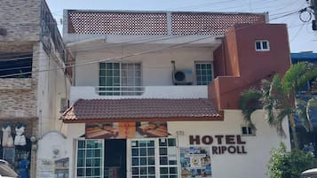 Façana frontal de l'allotjament