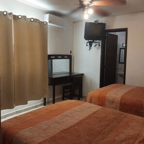 Sengetøy av topp kvalitet, skrivebord og wi-fi (inkludert)