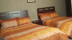 高級寢具、書桌、免費 Wi-Fi