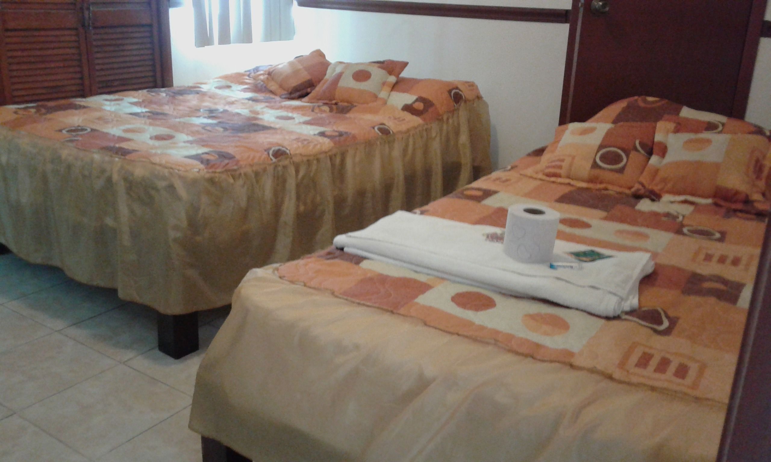 4 bedrooms, premium bedding, desk, free WiFi