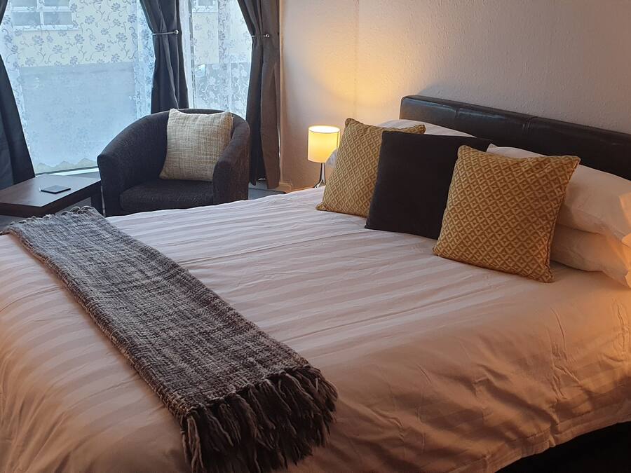 Superior Apartment, 2 Bedrooms | Egyptian cotton sheets, premium bedding, individually decorated