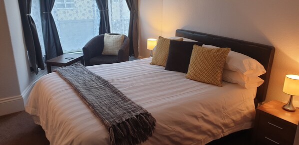 Superior Apartment, 2 Bedrooms | Egyptian cotton sheets, premium bedding, individually decorated - Lockinbar Holiday Apartment (Tenby)