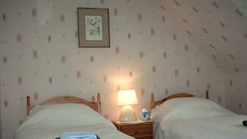 Cots/infant beds, free WiFi
