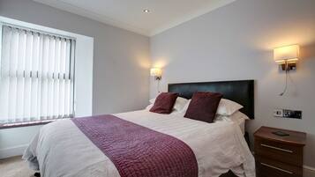 Sábanas de algodón egipcio, edredones de plumas, caja fuerte