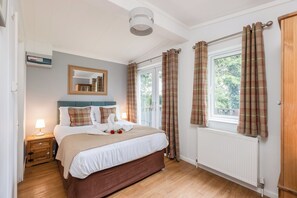 Individually decorated, individually furnished, iron/ironing board - Rocklands Lodges (Pickering)