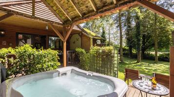 Classic Studio, Hot Tub | Private spa tub
