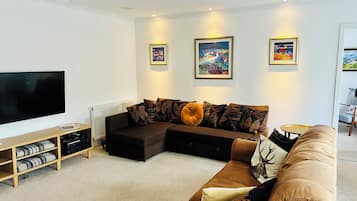 Superior Apartment, 2 Bedrooms | 2 bedrooms, soundproofing, free cribs/infant beds, free WiFi