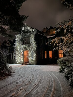 Front of property - Lys-Na-Greyne Country House (Aboyne)