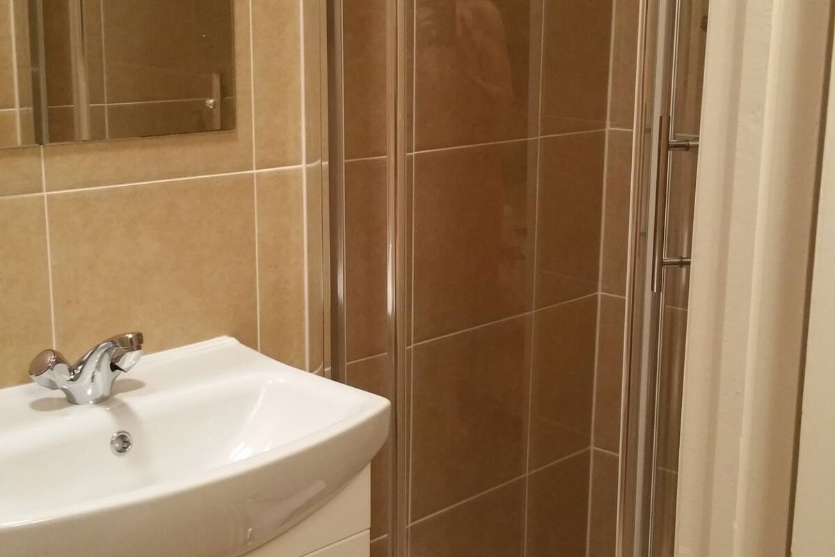 Standard Room, 1 Double or 2 Twin Beds, Sea View | Bathroom shower