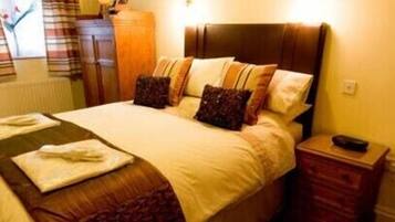 Desk, laptop workspace, iron/ironing board, rollaway beds